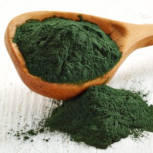Algae extract contains minerals, antioxidants and vitamins that bring vibrancy to lifeless hair.