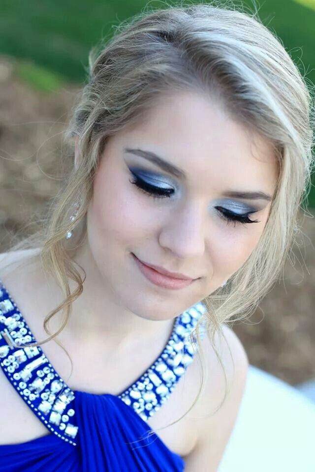 makeup ideas for prom blue dress