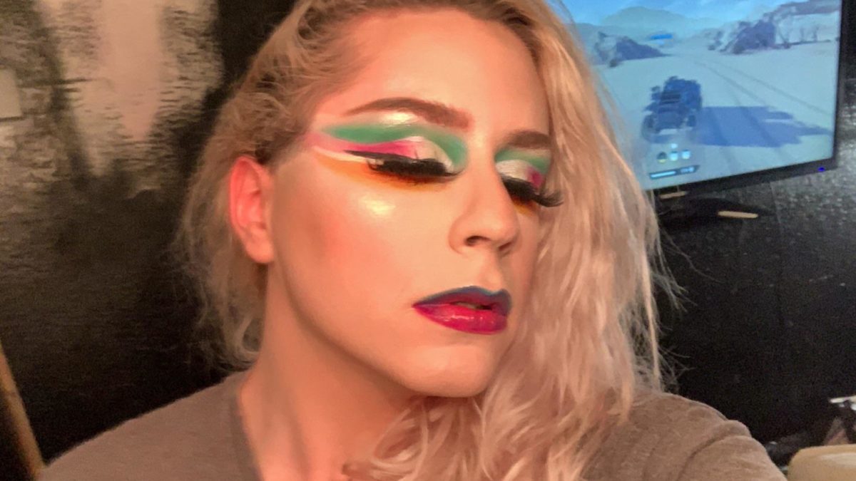 24 year old gay man flaunting his makeup again