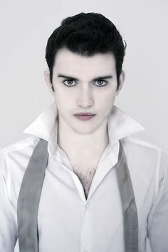 easy vampire makeup for male