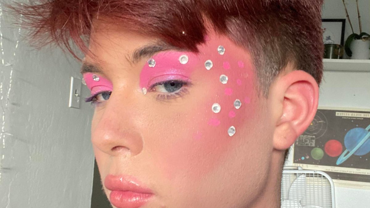 Fun makeup I did today while watching the new euphoria episode ✨🖤
