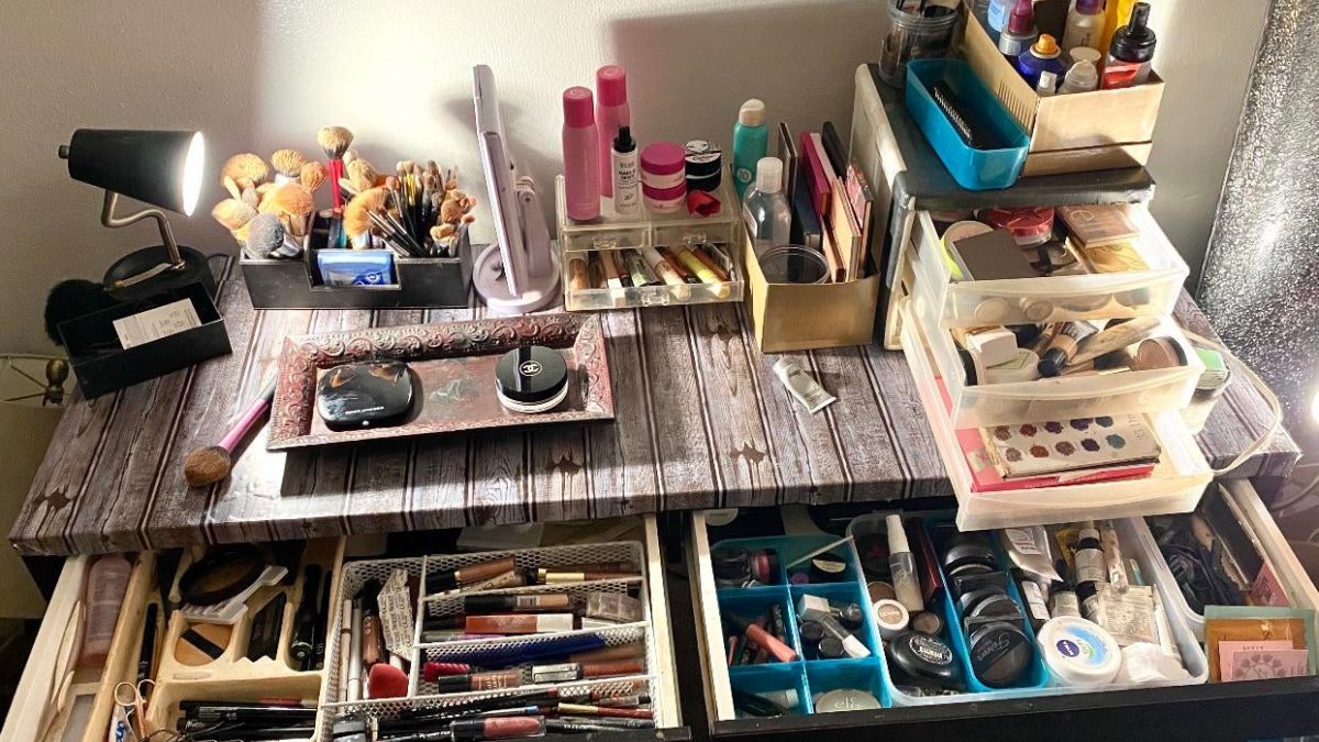 Isn’t an organized makeup vanity the best ?!