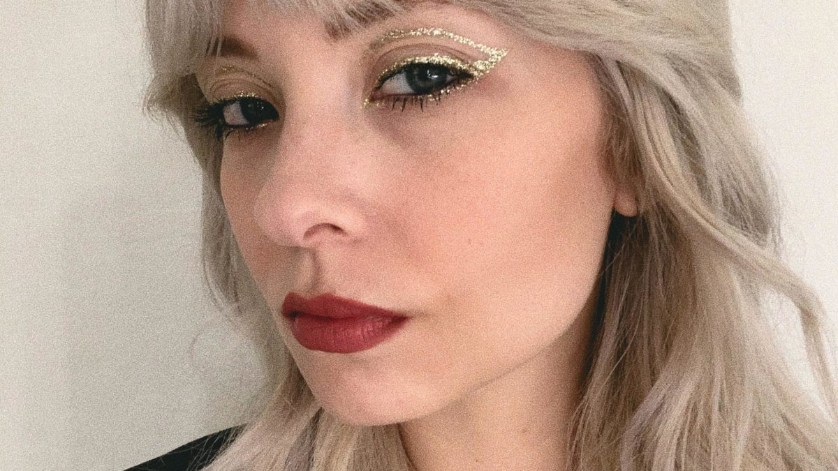 Practicing my 60s-inspired glitter eye for New Years (even though I don’t do anything about it)