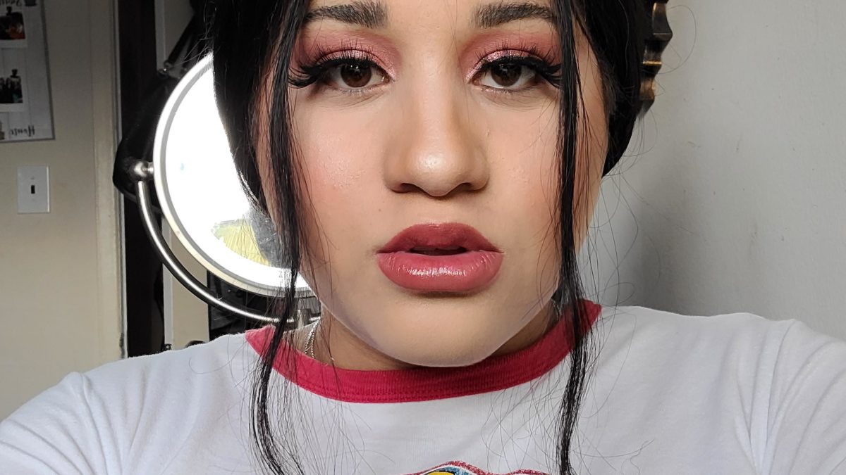 Decided to do a sweet V-day look at first :)