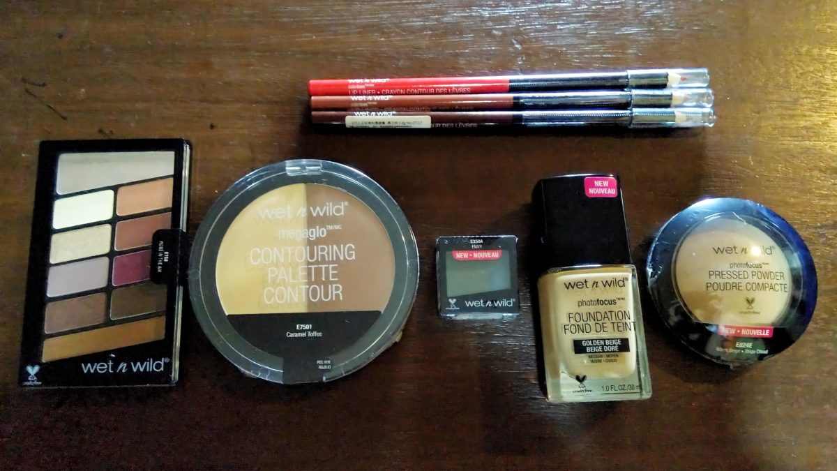I had my first makeup.  So happy with these Wet n Wild products !!!  Was particularly surprised by the size of the lmao contouring paddle