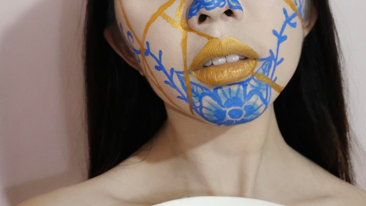 Makeup inspired by Kintsugi – the Japanese art of precious scars 🤍💙💛