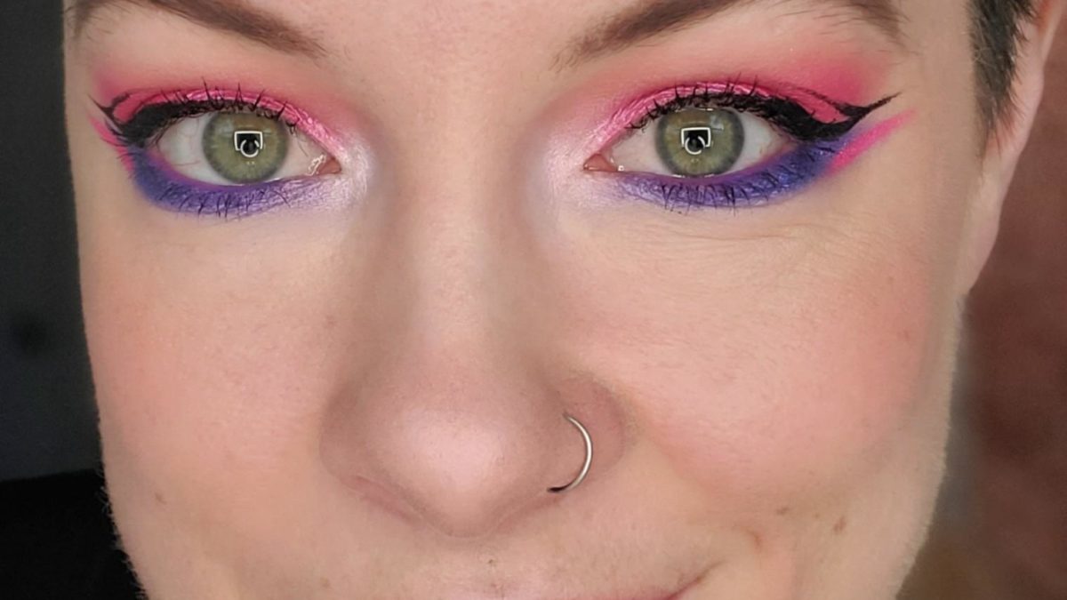 Took a little break from creative colorful makeup but couldn’t stay away for too long!  Bright pink and purple today 💗💜