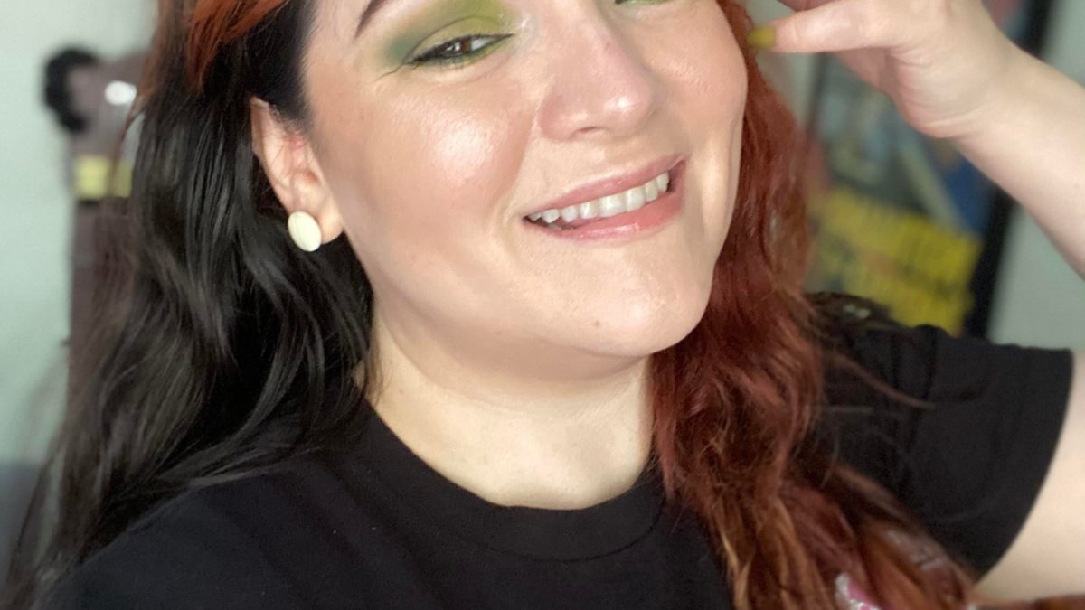 When your nails match your eyes – Baby Food Chartreuse Green 🤣🤢