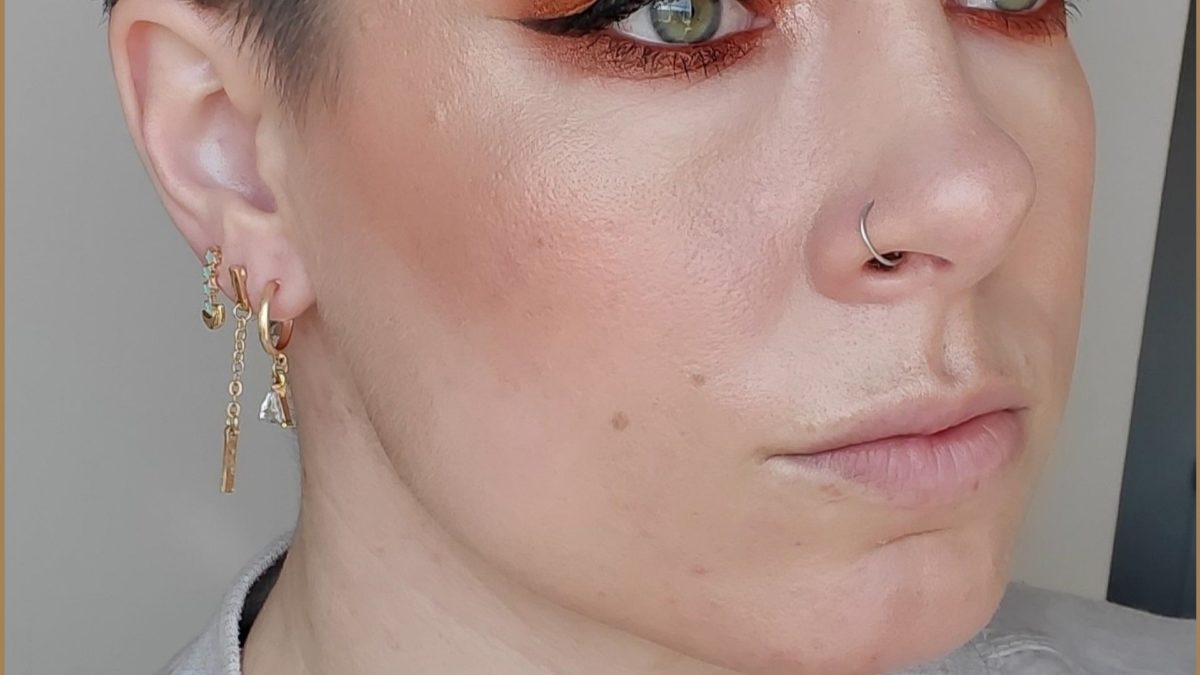 I love copper with green eyes 🧡