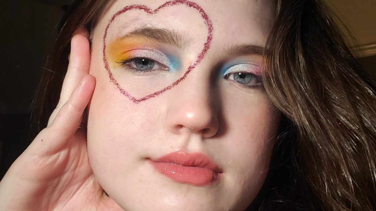 Make-up inspired by the cover of the album “Lover”!