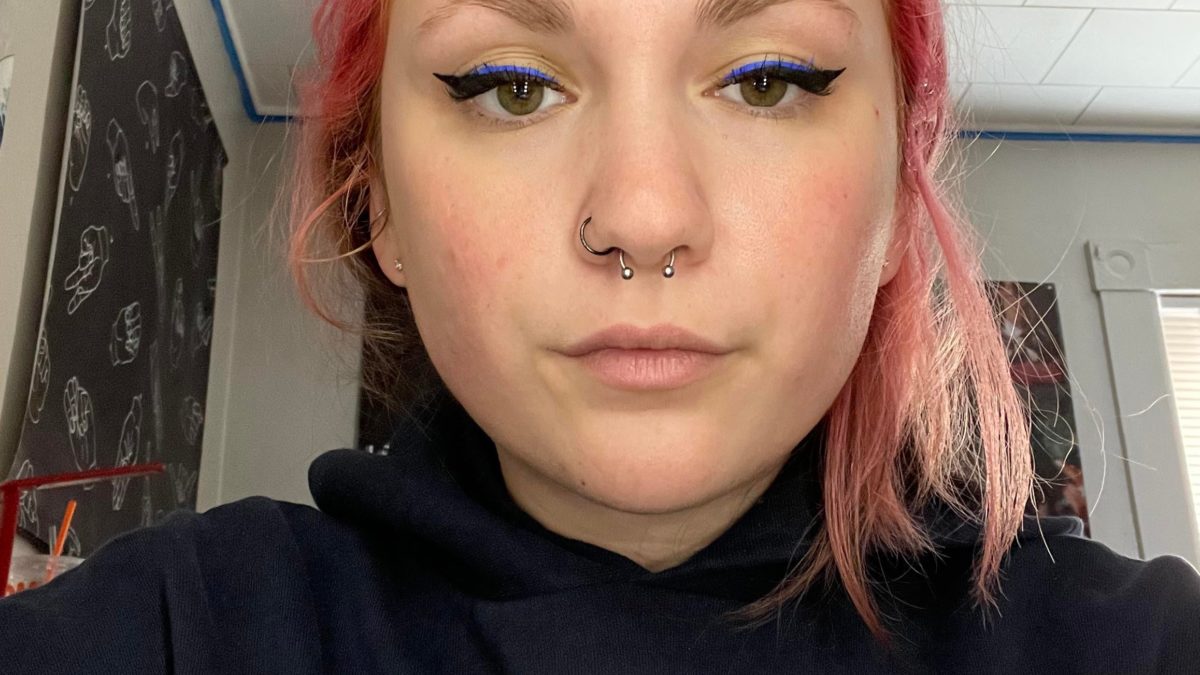 I made a nice liner today!  A little black and blue for a simple look