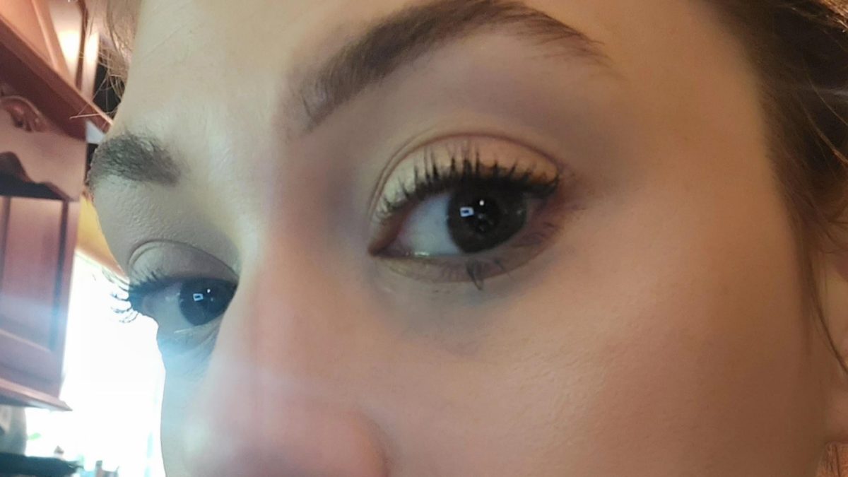 How do you keep mascara from transferring under the eyes ?!