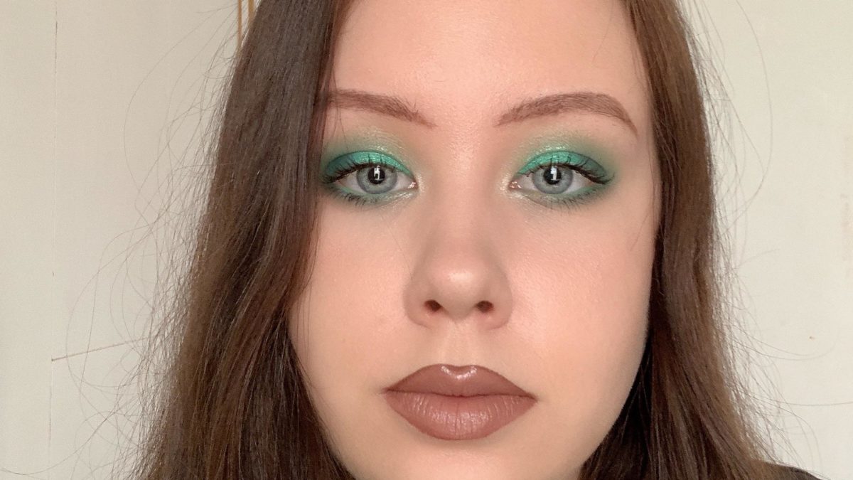 Look I did yesterday using Ace Beaute’s Oceanic palette (with my very wrinkled lips)
