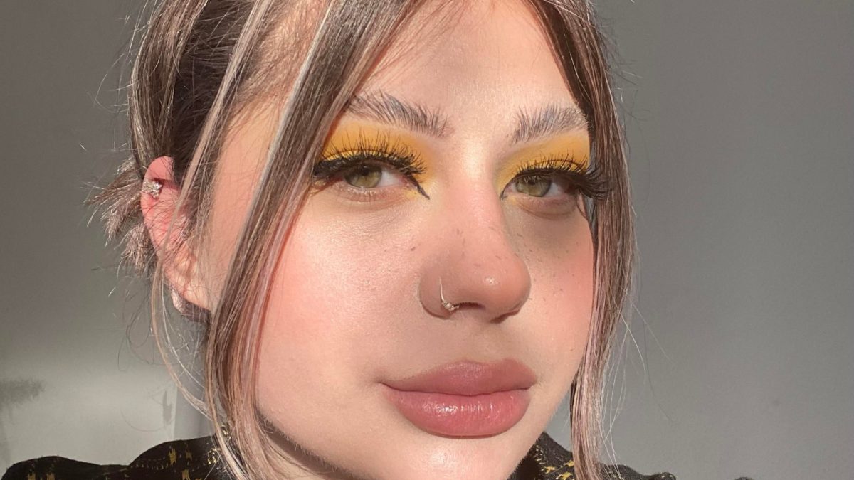 Yellow eyeshadow 🌻.  I’m obsessed with yellow eyeshadows right now.  What do you think of this look?  Would you wear it?