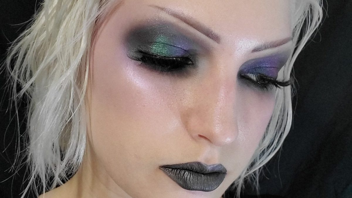 A shimmering and smoky look.
