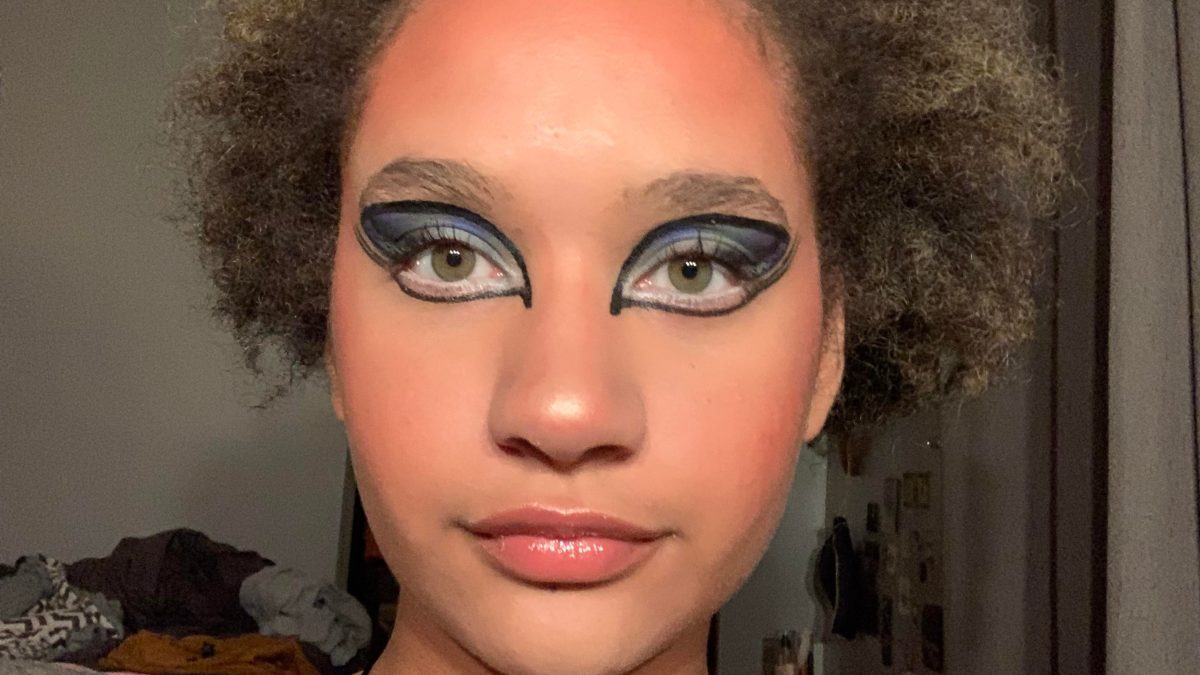 Look inspired by butterflies for the practice of the liner!